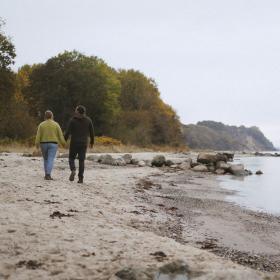 Gå en tur ved stranden
