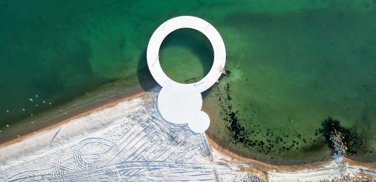 Cirkelbroen dækket i sne