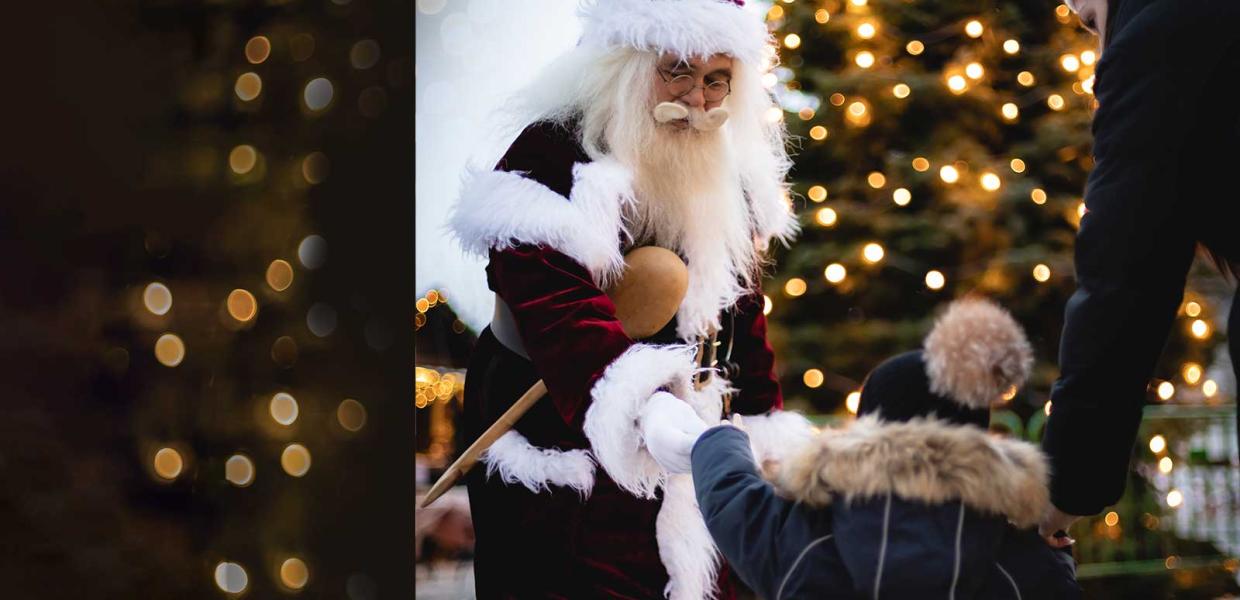 Julemanden hilser på børnene i Fredericia